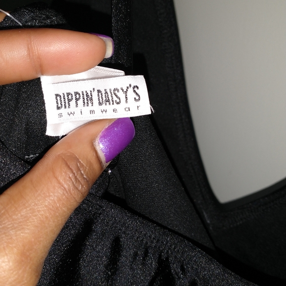 Women's black dipping daisy one piece bathing suit - Picture 12 of 13